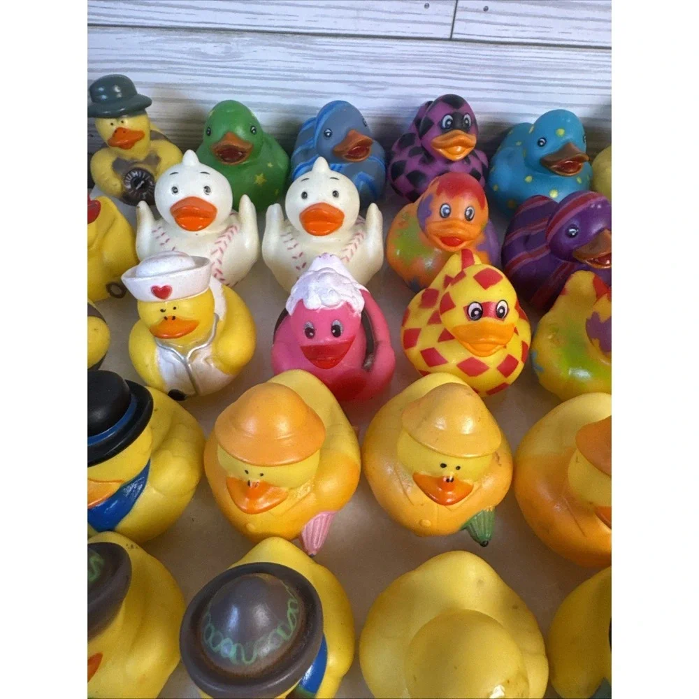 40 RUBBER DUCKS LOT ASSORTMENT DUCKIES JEEP DUCKING FLOATER BATH TOY FUN DUCK